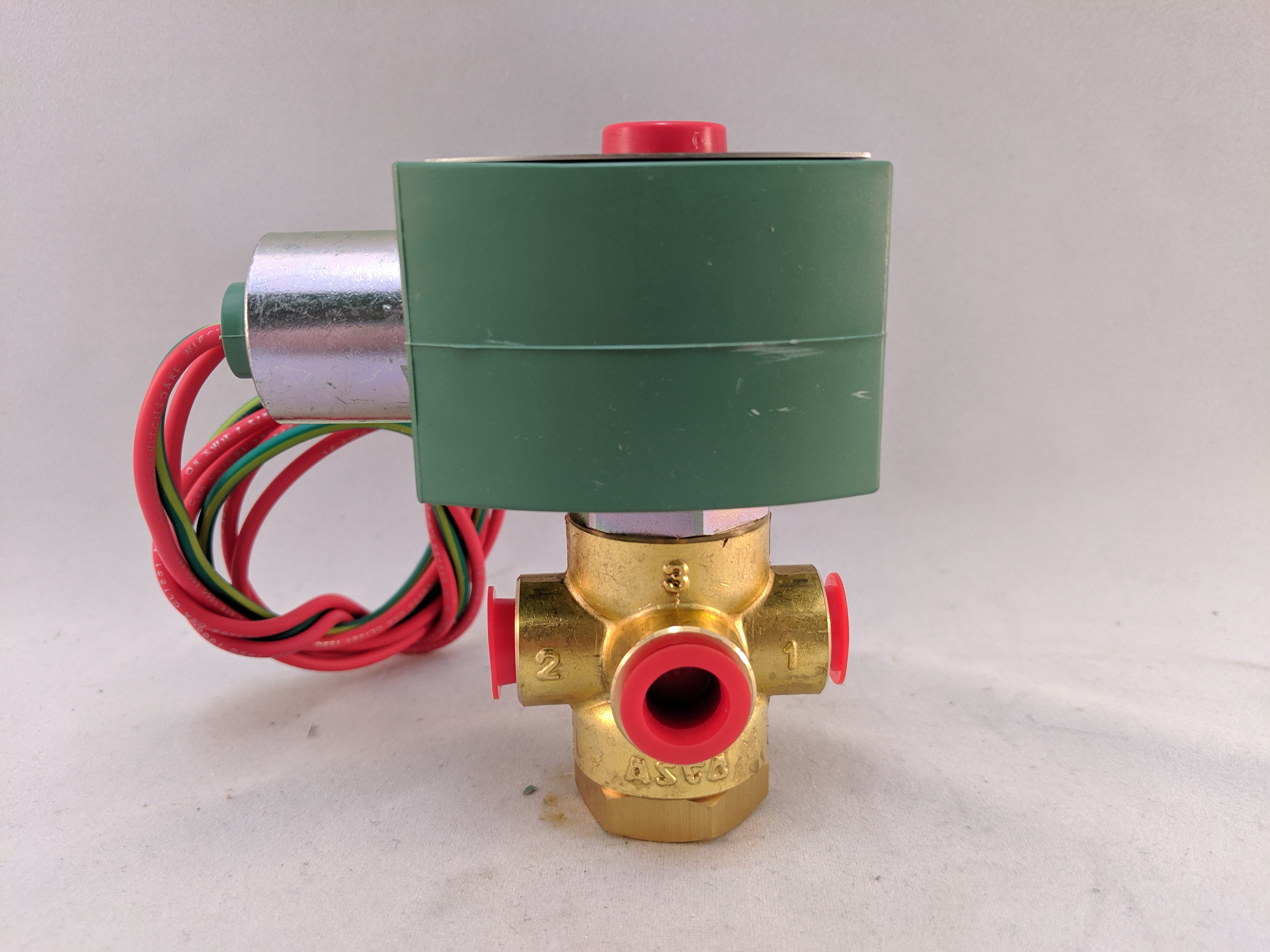 SOLENOID VALVE 3-WAY UNIVERSAL 1/4"NPT BRASS BODY