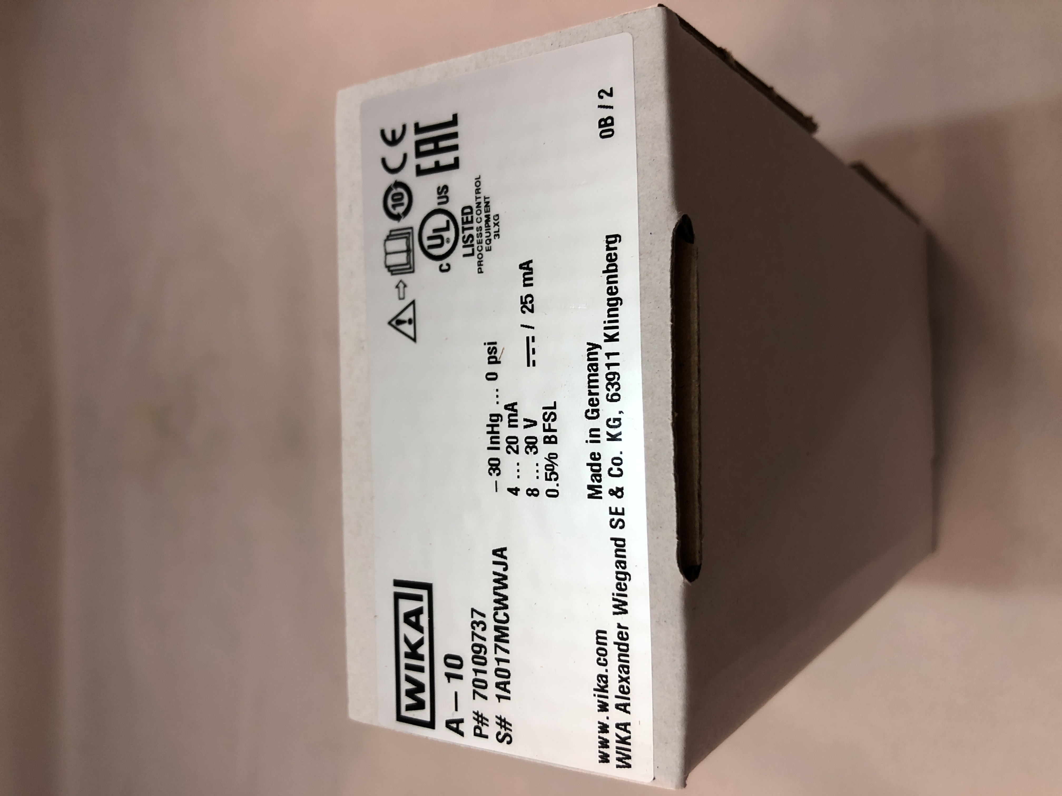 WIKA A-10; -30 InHG Vacuum; 1/4 NPT; 4 ... 20 mA, 2-wire