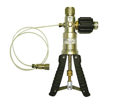 [52952843] Wika CPP-30, -28 to 500 PSIG Hydraulic Hand Test Pump, 1/4" NPT Female, Connection Hose 0.5 M, Plastic Case with Foam
